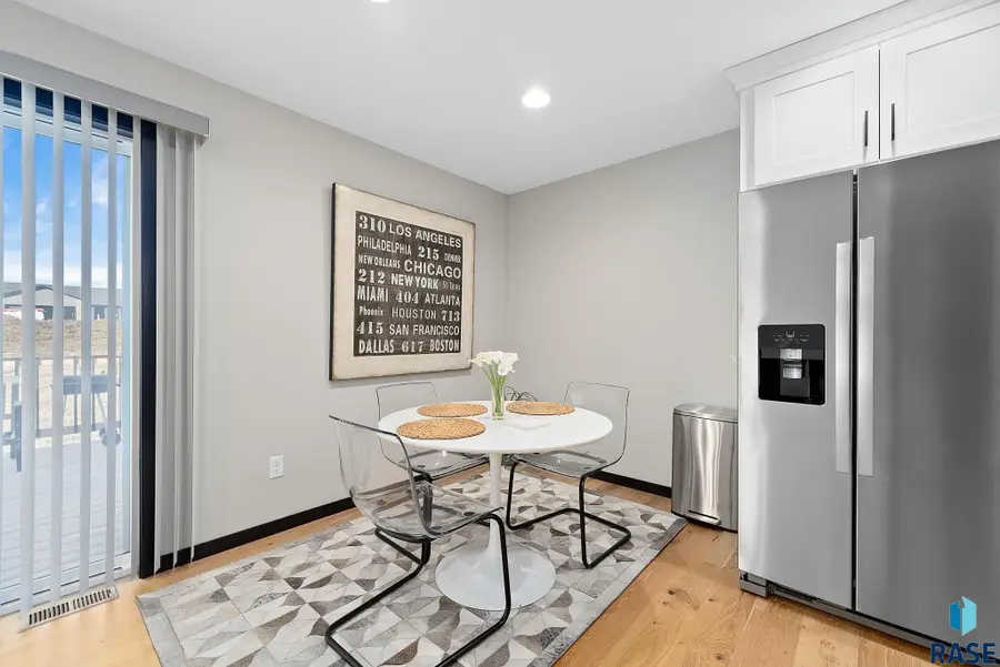 4202 N Knob Hill Ct, Sioux Falls, SD 57107 - #2