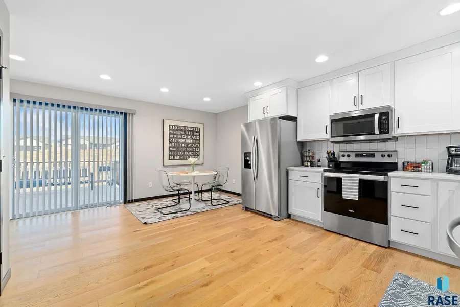 4202 N Knob Hill Ct, Sioux Falls, SD 57107 - #3