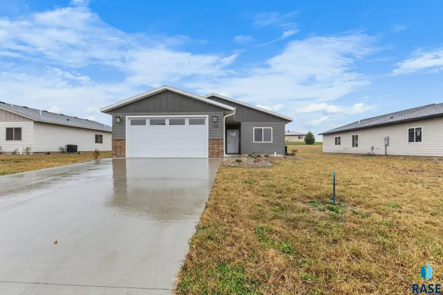 1102 S 6th Ave, Rock Rapids, IA 51246 - #2