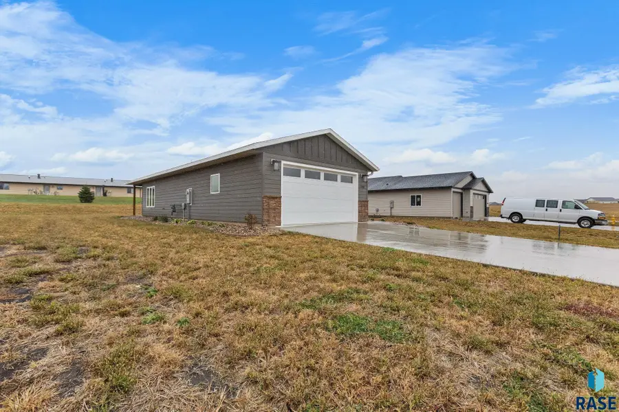 1102 S 6th Ave, Rock Rapids, IA 51246 - #3