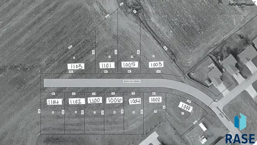 1104 S 6th Ave, Rock Rapids, IA 51246 - #2