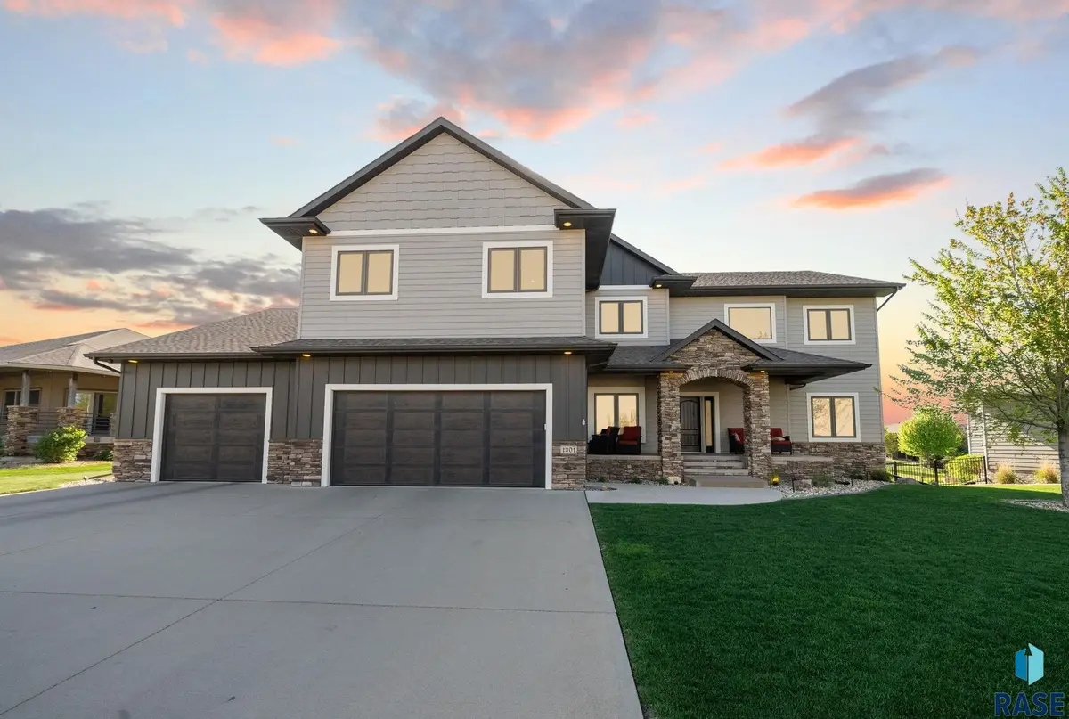 1301 Hyannis Port Ln, Sioux Falls, SD 57106 - #1