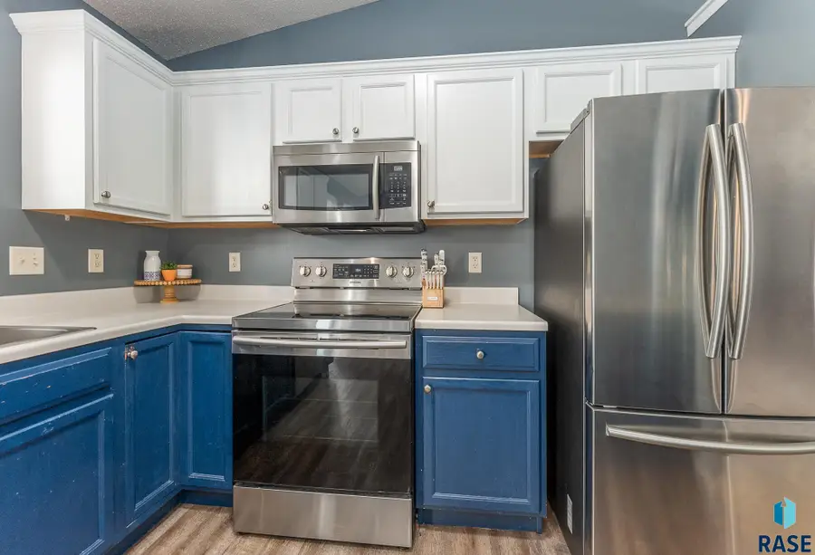 7104 W 68th St, Sioux Falls, SD 57106 - #2