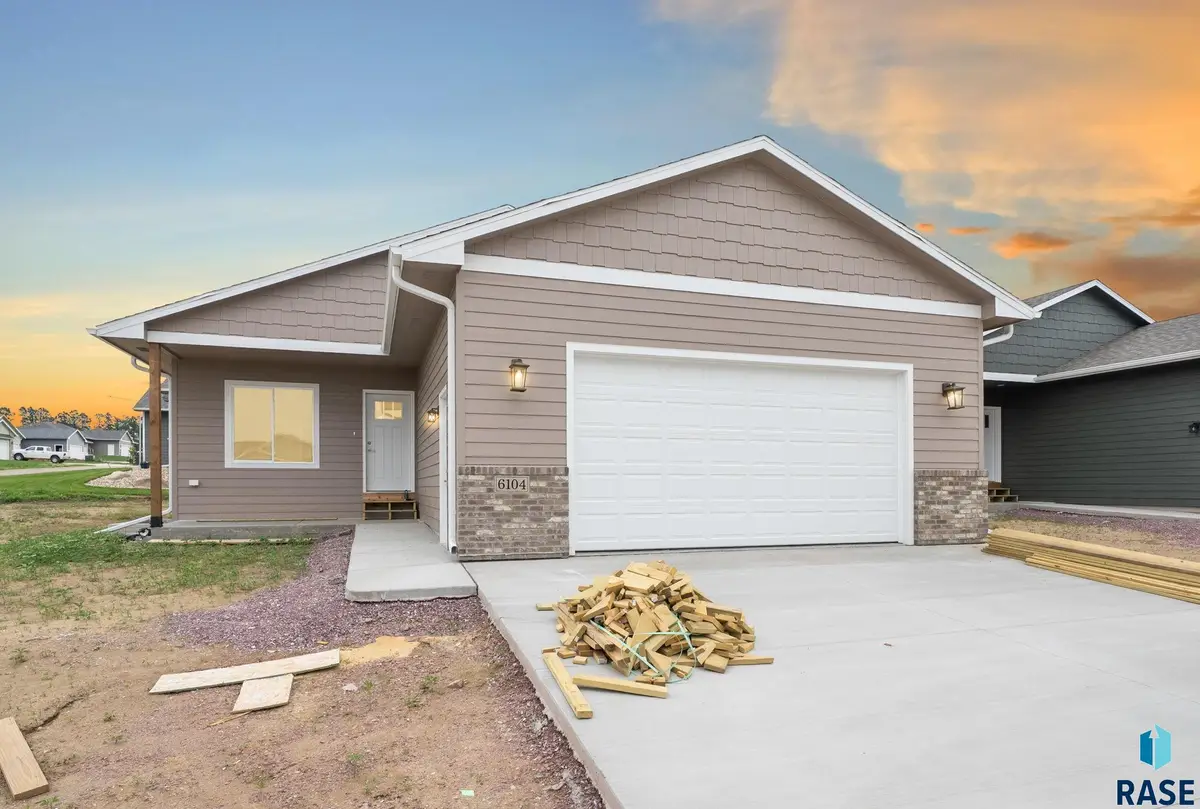 6104 N Seubert Ave, Sioux Falls, SD 57104 - #1