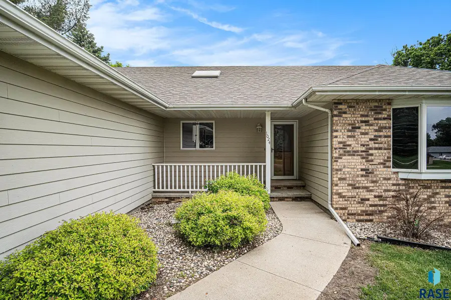 1024 N Josephine Ave, Madison, SD 57042 - #3