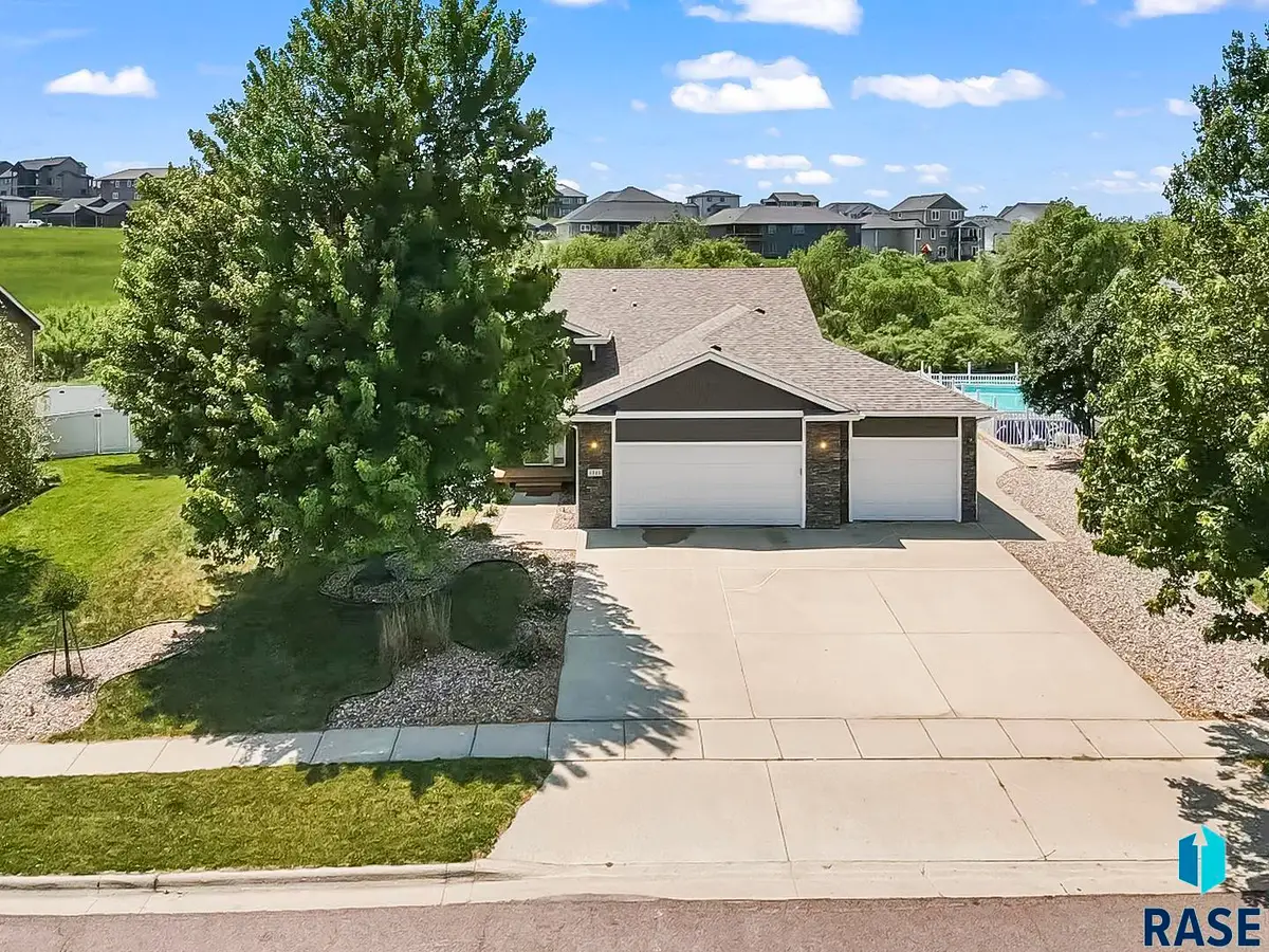 1313 W Creekside Dr, Brandon, SD 57005 - #1