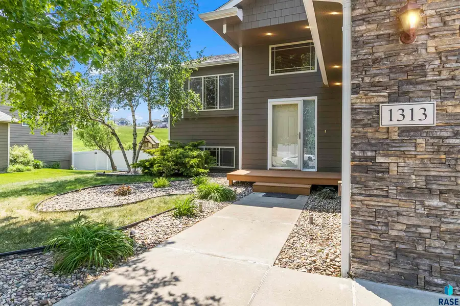 1313 W Creekside Dr, Brandon, SD 57005 - #3