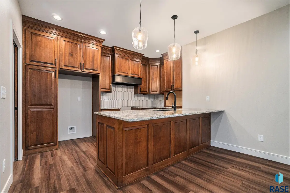 8607 W Shoreline Pl, Sioux Falls, SD 57107 - #1