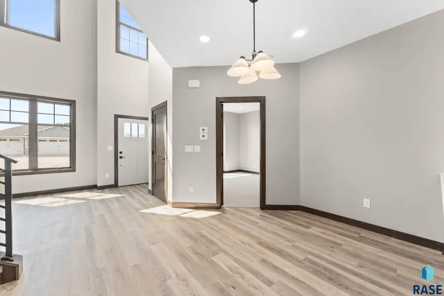 8619 W Shoreline Pl, Sioux Falls, SD 57107 - #3