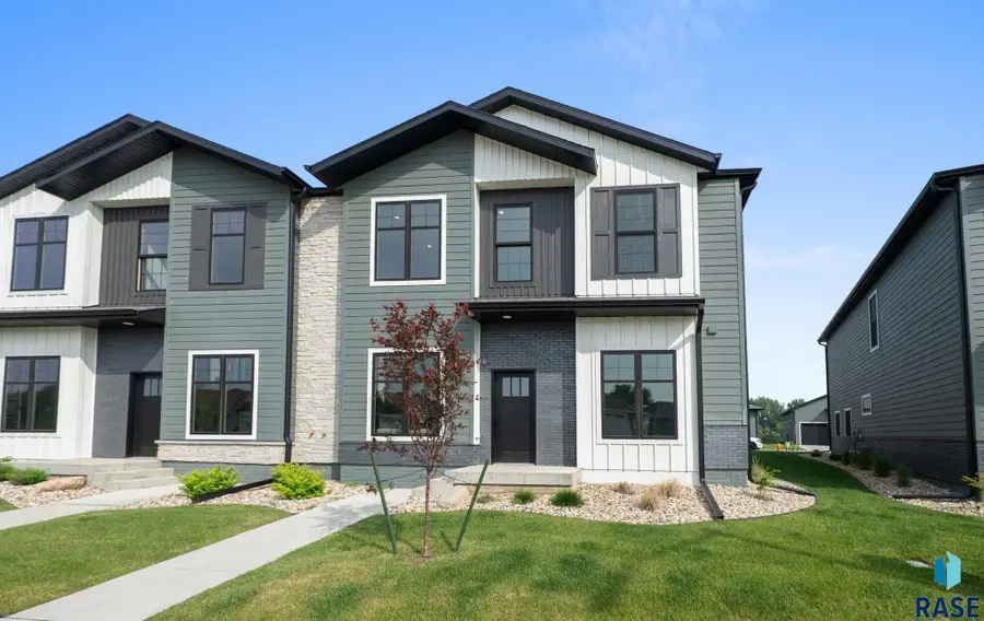 8617 W Shoreline Pl, Sioux Falls, SD 57107 - #2