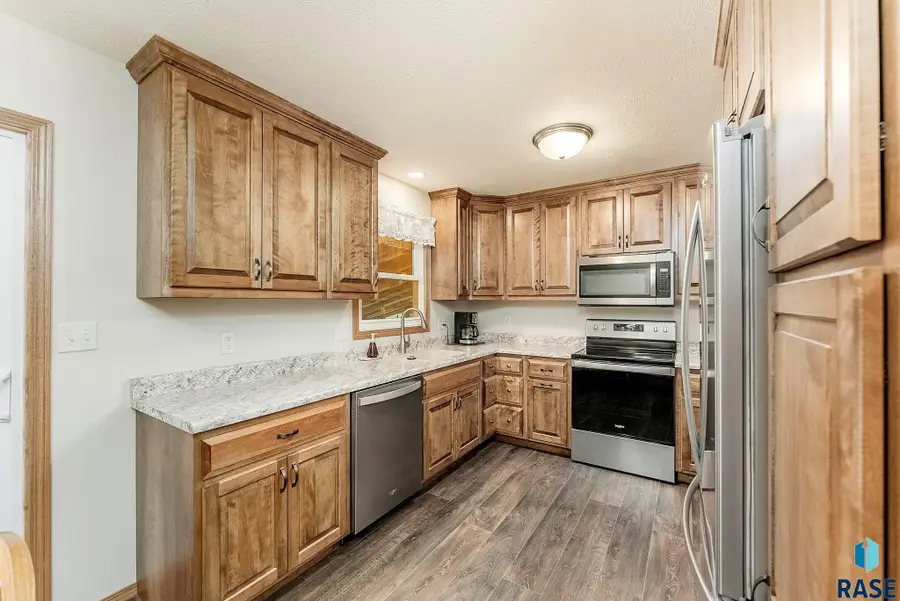 901 E Maple St, Harrisburg, SD 57032 - #2