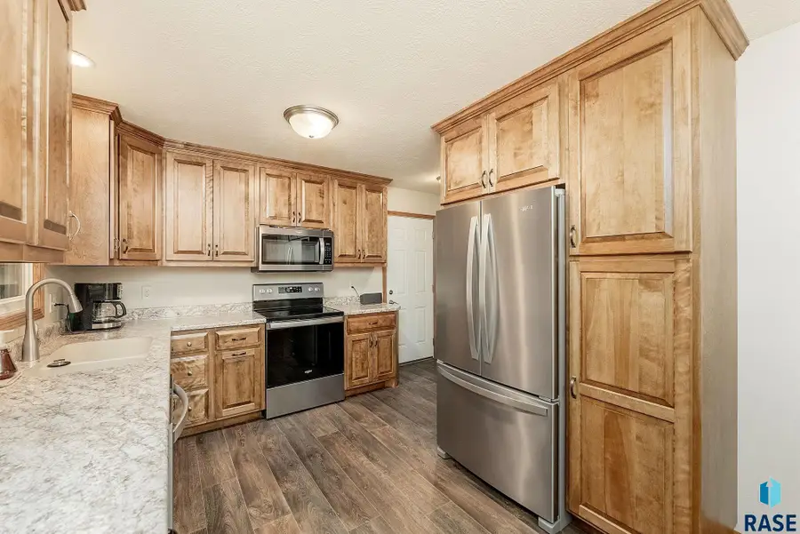 901 E Maple St, Harrisburg, SD 57032 - #3