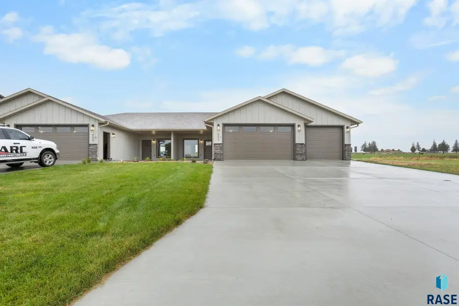 505 Mill Pond Rd #1, Rock Rapids, IA 51246 - #2