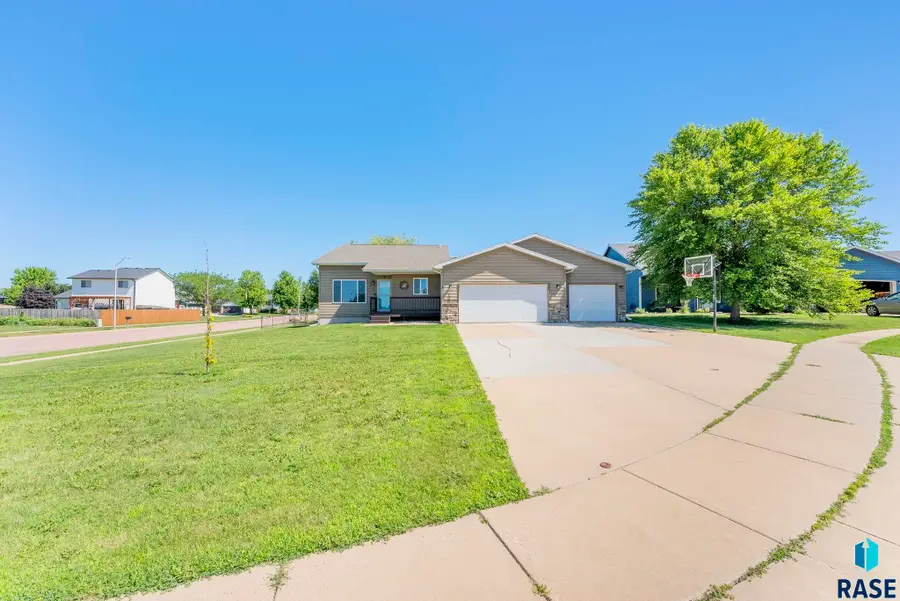 1000 Greyhawk Cir, Harrisburg, SD 57032 - #3