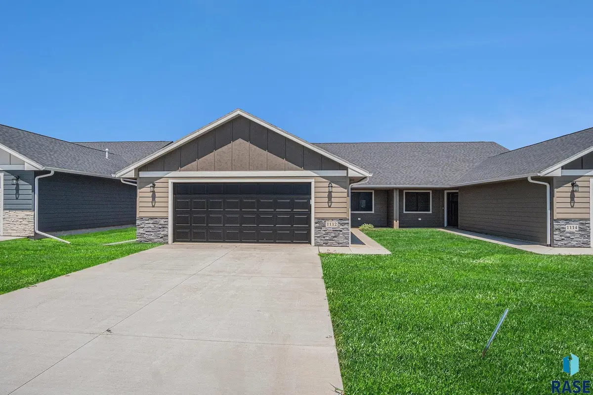 1112 11th St Ne, Madison, SD 57042 - #1