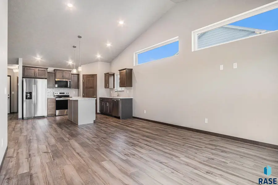 1112 11th St Ne, Madison, SD 57042 - #3