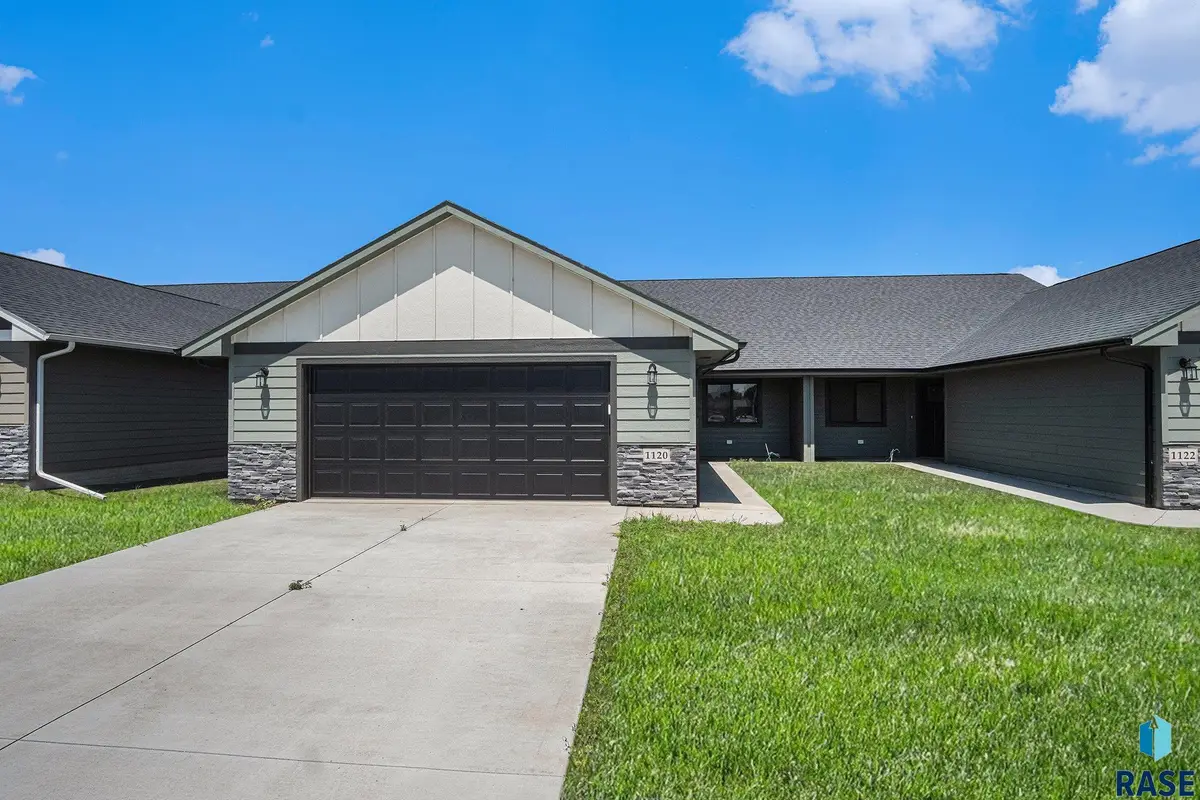 1120 11th St Ne, Madison, SD 57042 - #1