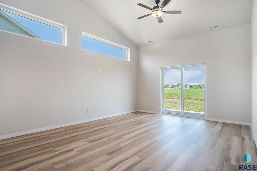 1120 11th St Ne, Madison, SD 57042 - #2