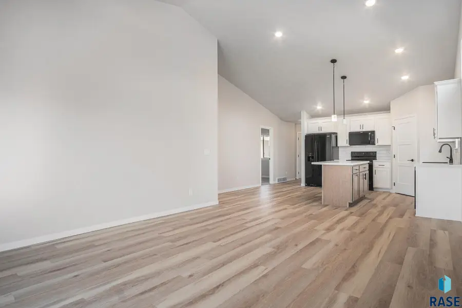 1120 11th St Ne, Madison, SD 57042 - #3