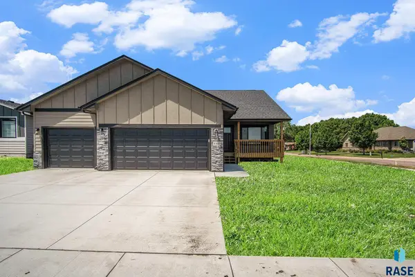 1103 Cyber Ct, Madison, SD 57042