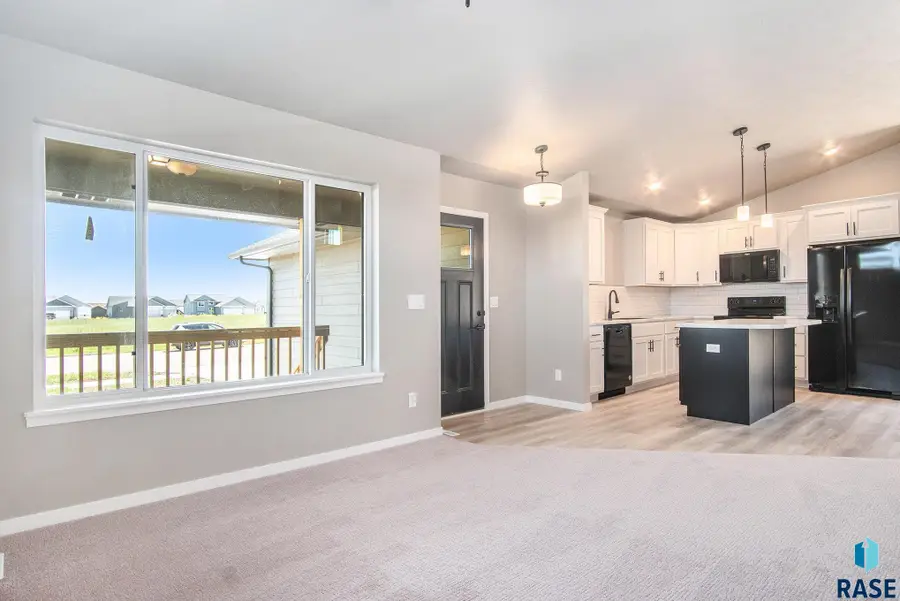 1103 Cyber Ct, Madison, SD 57042 - #3