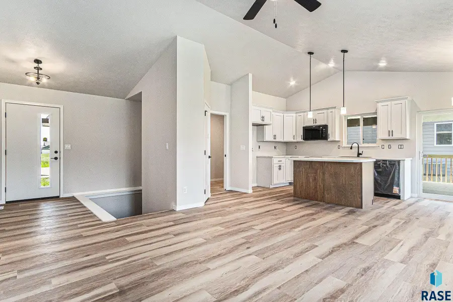 1117 Cyber Ct, Madison, SD 57042 - #2