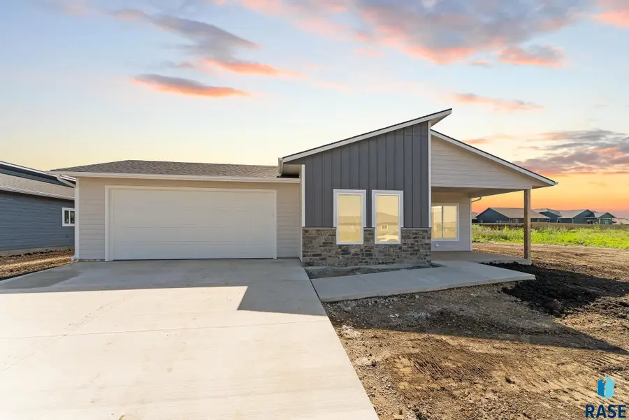 1230 N Titan Ave, Tea, SD 57064 - #2