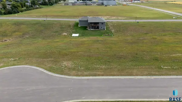 11 High Cross Cir, Crooks, SD 57020