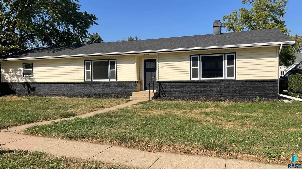 206 W Hemlock St, Beresford, SD 57004 - #1