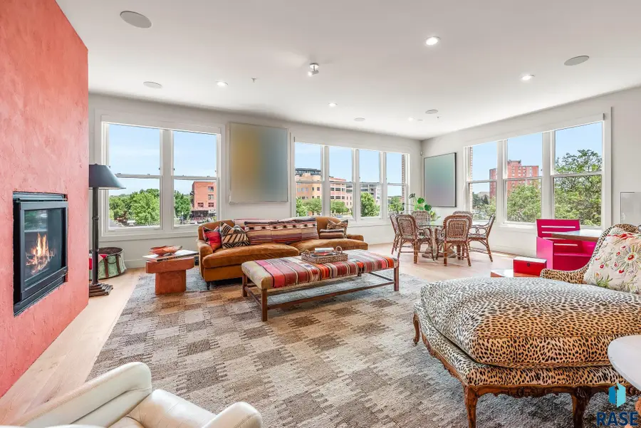 421 N Phillips Ave #301, Sioux Falls, SD 57104 - #2