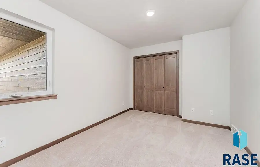 1001 E Wayne Pl, Tea, SD 57064 - #3