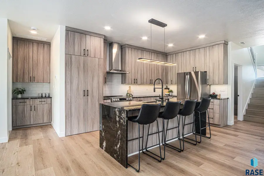 905 N Sylvan Dr, Sioux Falls, SD 57110 - #3