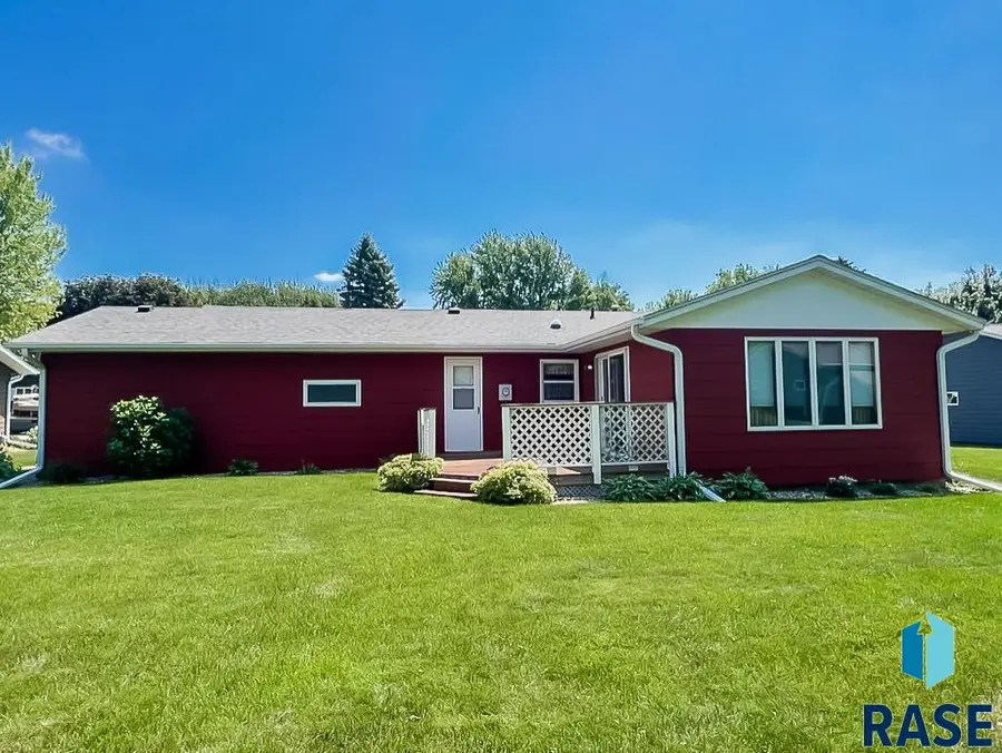 1101 N Spring St, Luverne, MN 56156 - #2