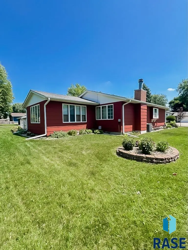 1101 N Spring St, Luverne, MN 56156 - #3