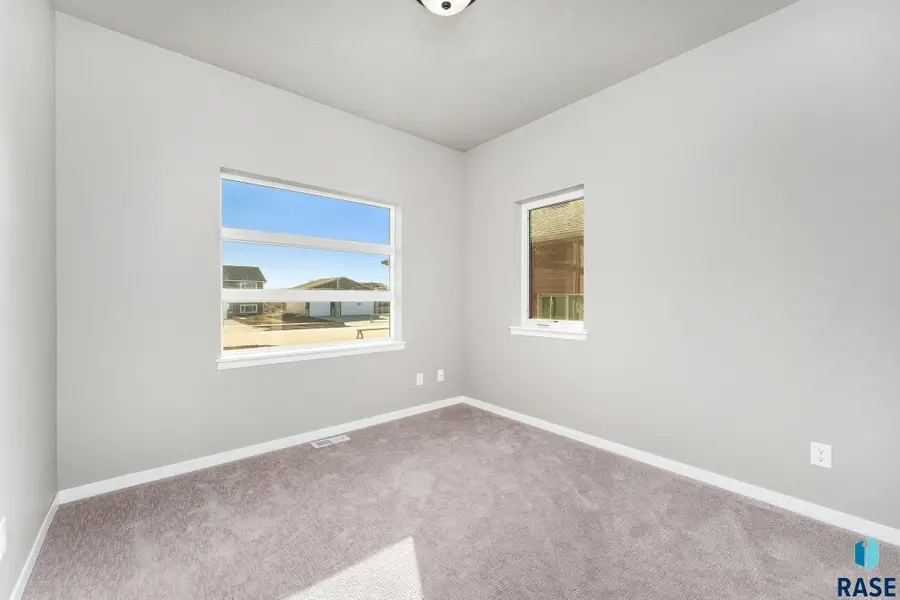 5500 E Brennan Dr, Sioux Falls, SD 57110 - #3