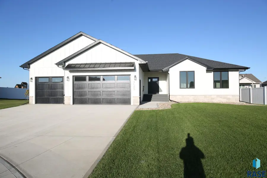 725 S Granite Cir, Tea, SD 57064 - #2