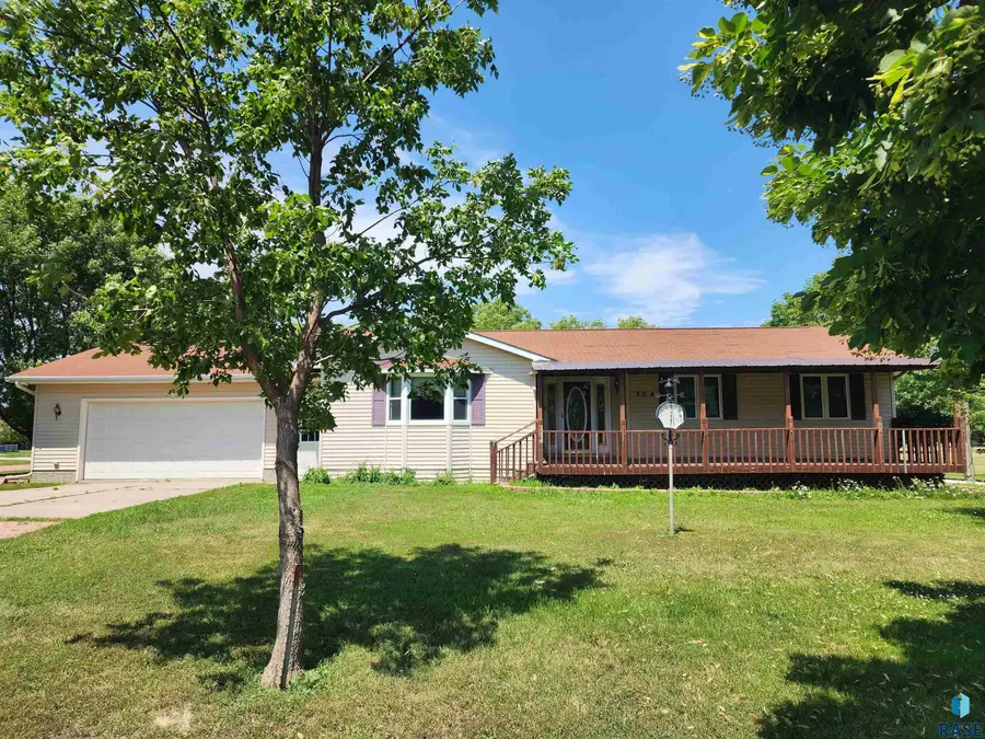 304 E 4th St, Spencer, SD 57374 - #2