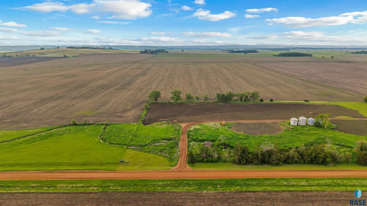 48239 279th St, Canton, SD 57013 - #1