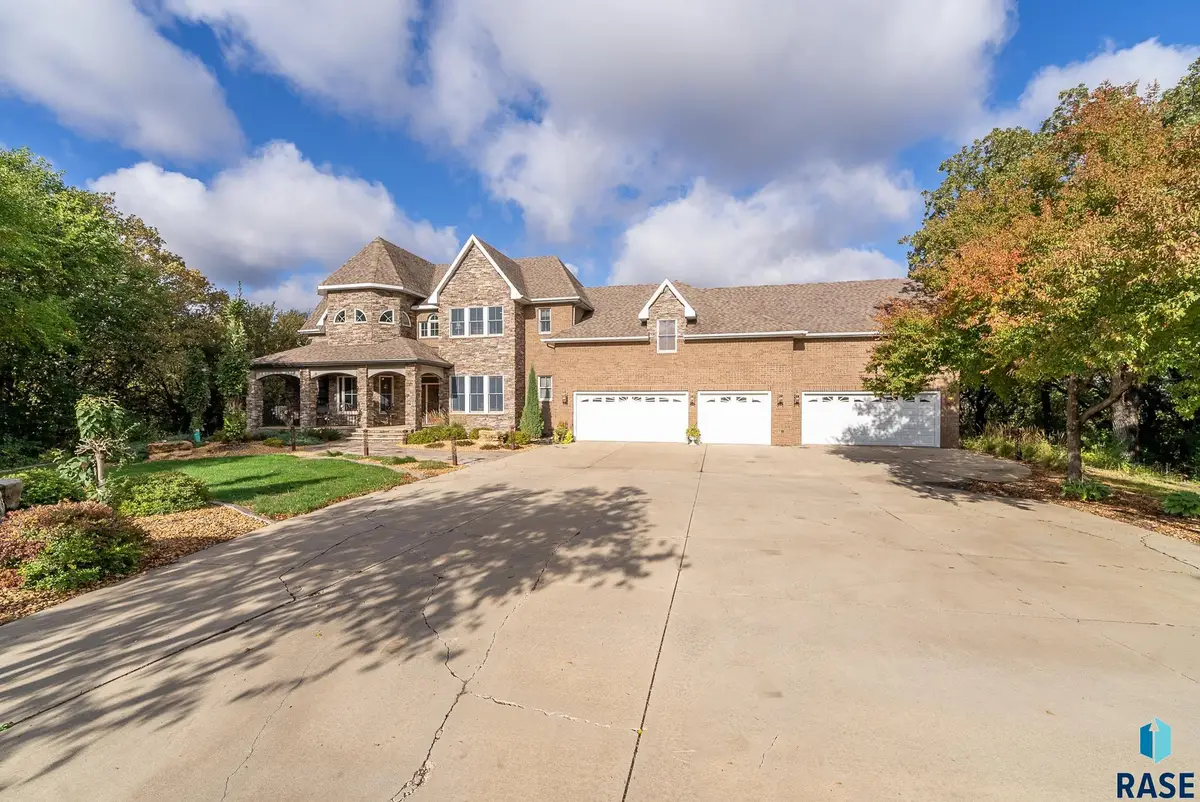 300 Fairway Cir, Brandon, SD 57005 - #1