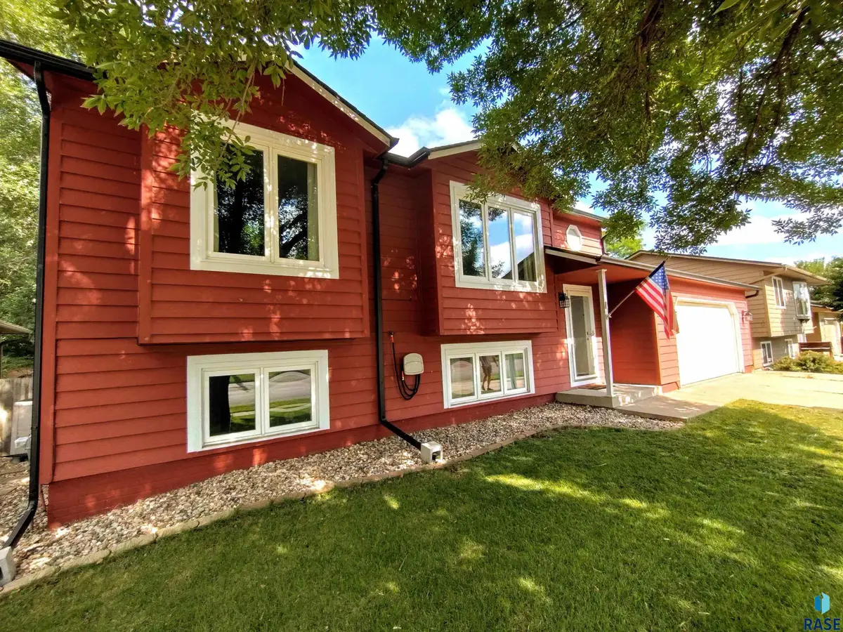 4204 S Sertoma Ave, Sioux Falls, SD 57106 - #1