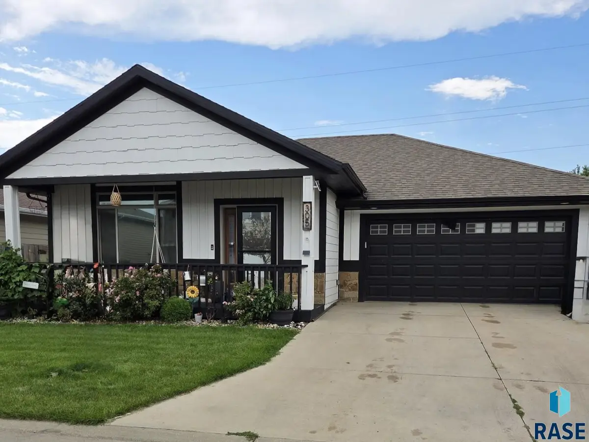 305 S Spring Pl, Brandon, SD 57005 - #1