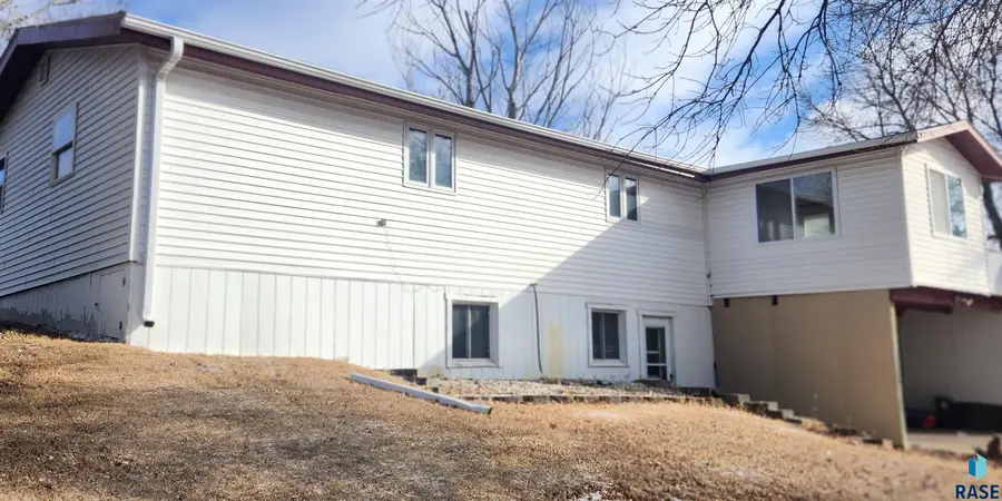 1819 N Foster St, Mitchell, SD 57301 - #3