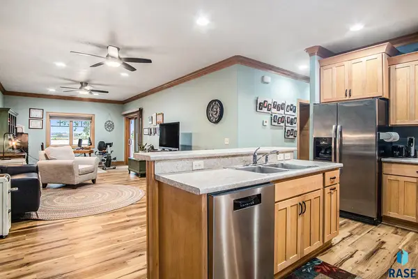 5011 Sunset Blvd, Madison, SD 57042