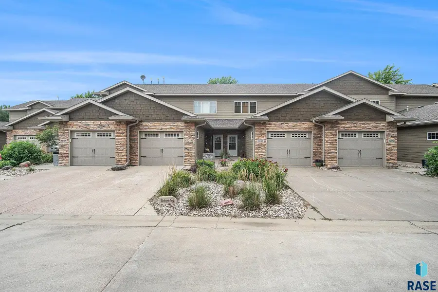 5011 Sunset Blvd, Madison, SD 57042 - #2