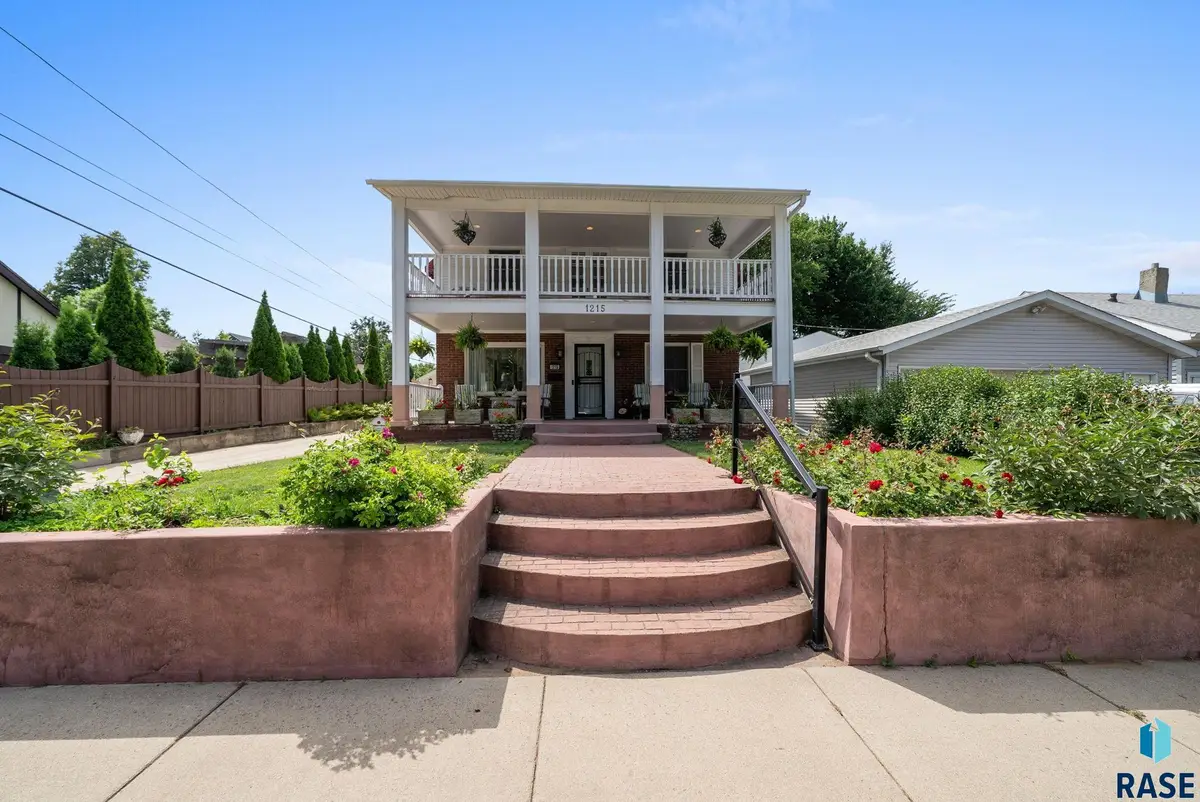 1215 S 5th Ave, Sioux Falls, SD 57105 - #1