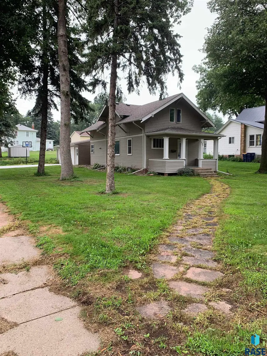 402 E 7th St, Dell Rapids, SD 57022 - #2