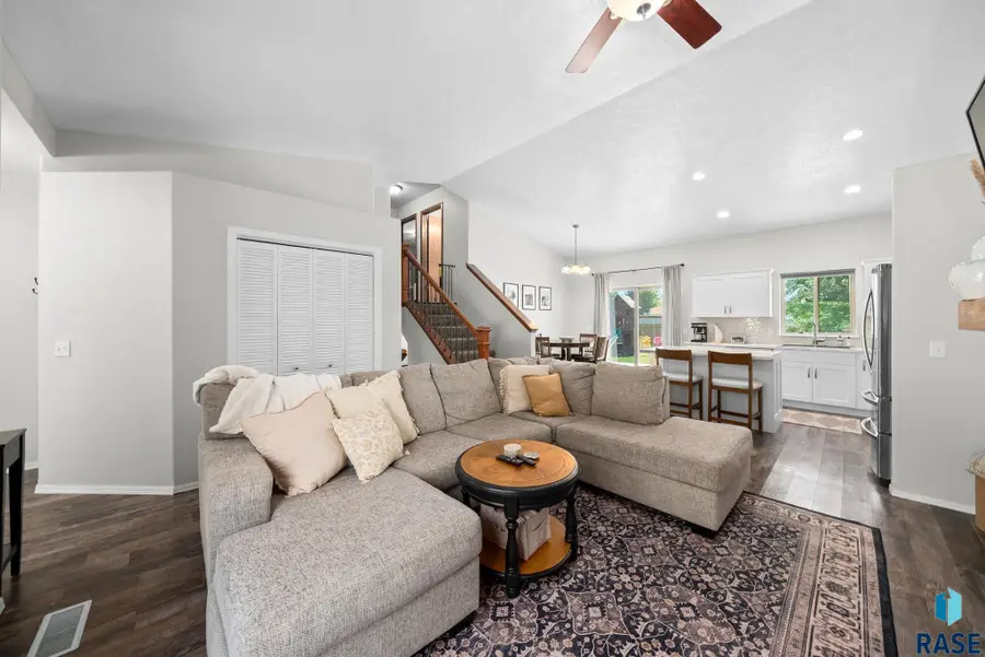 1005 Perry Ln, Harrisburg, SD 57032 - #3