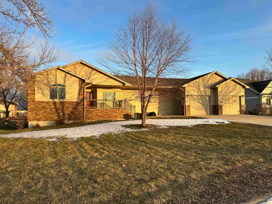 1020 S Dewald St, Freeman, SD 57029 - #2