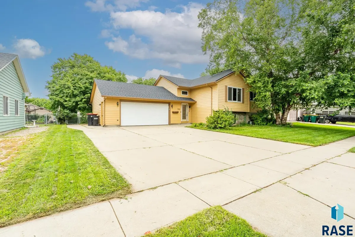 316 W Evergreen Dr, Brandon, SD 57005 - #1