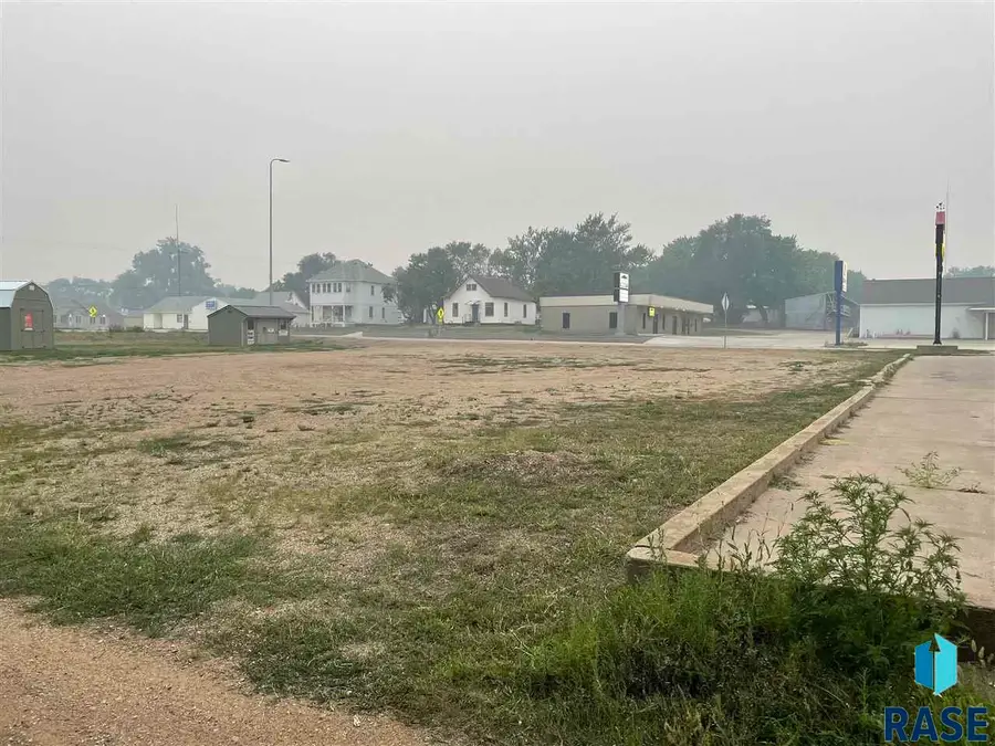 400 S Block Washington Ave, Madison, SD 57042 - #3